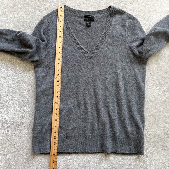 HALOGEN 100% CASHMERE GRAY V NECK SWEATER SIZE XL SOPHISTICATED CLASSIC - Picture 6 of 7